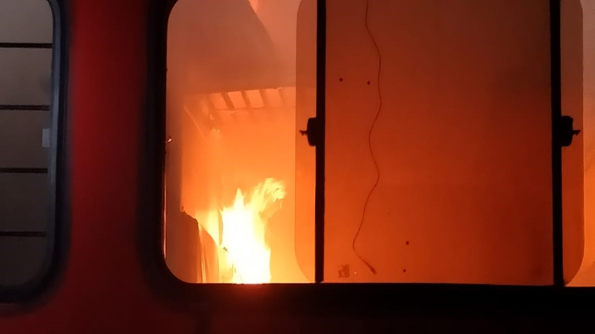 saharsaamritsar jan sewa express amritsar to saharsa janseva express caught fire 15yearold boy suffered burn injuries panic at sonvarsha station